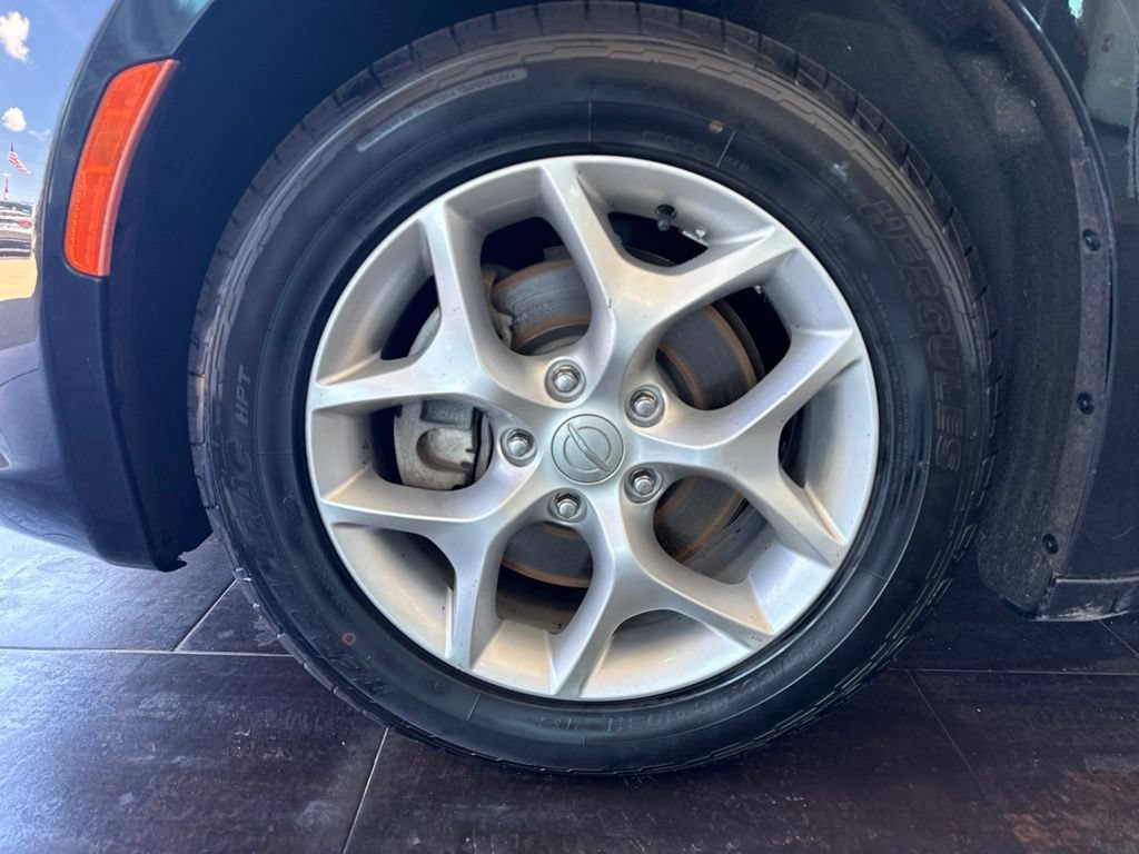 Used 2019 Chrysler Pacifica Touring Plus w/ Tire & Wheel Group FWD image 4