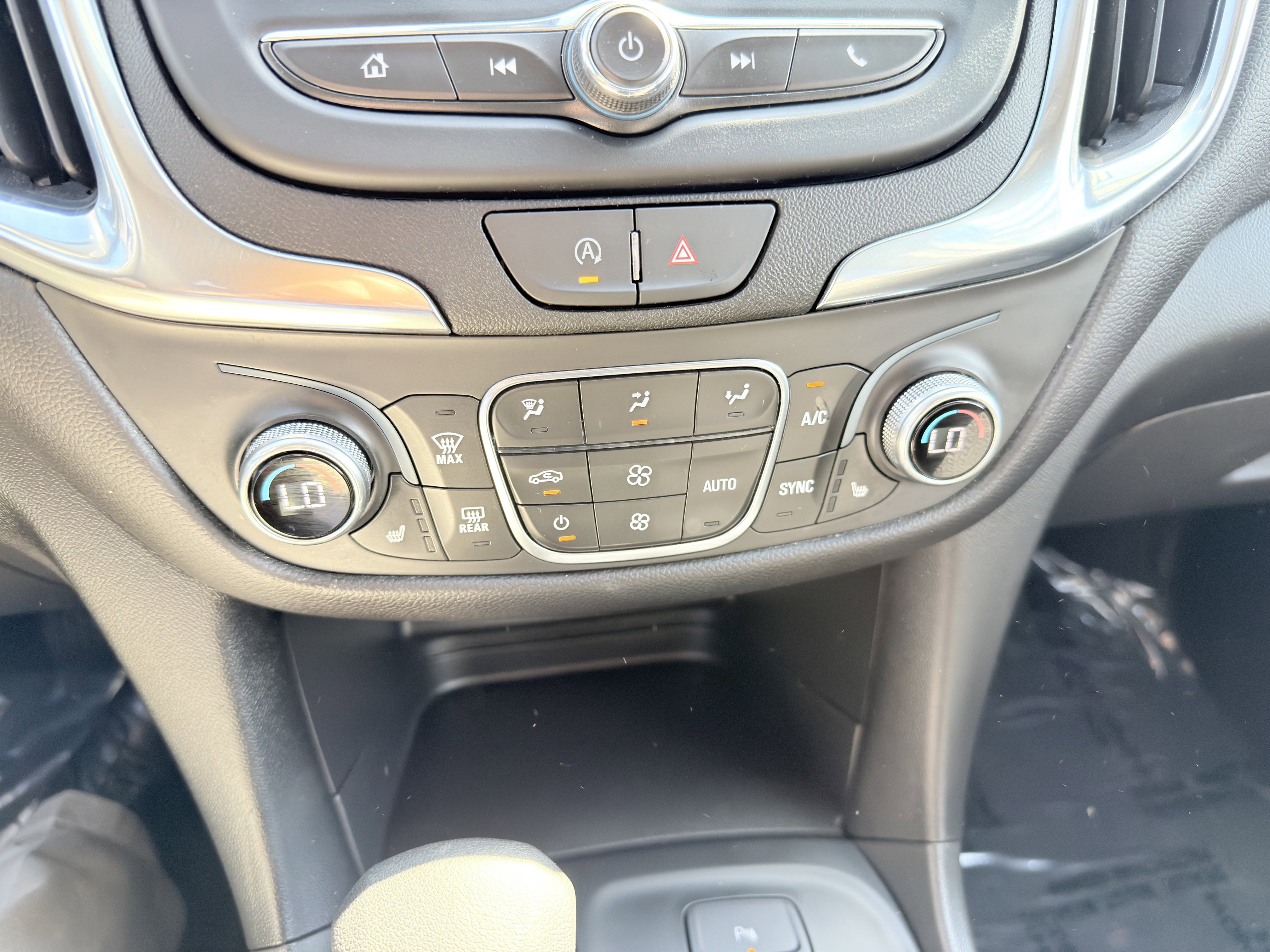 Used 2024 Chevrolet Equinox LT image 32