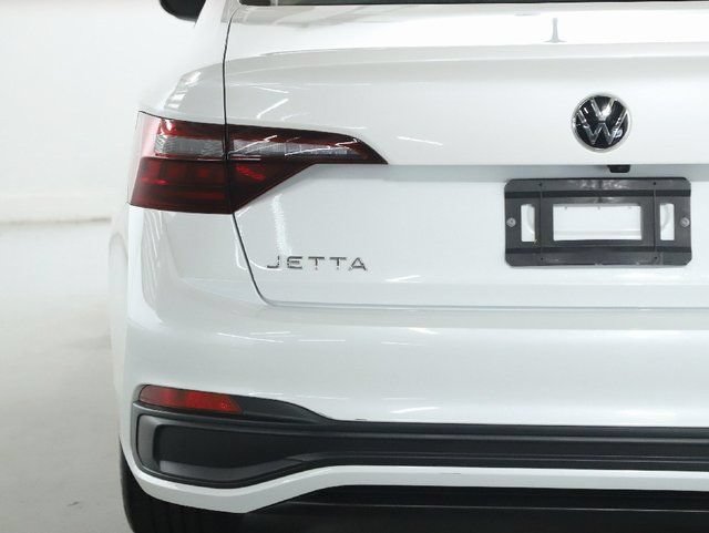 Used 2024 Volkswagen Jetta SE w/ Panoramic Sunroof Package FWD image 43