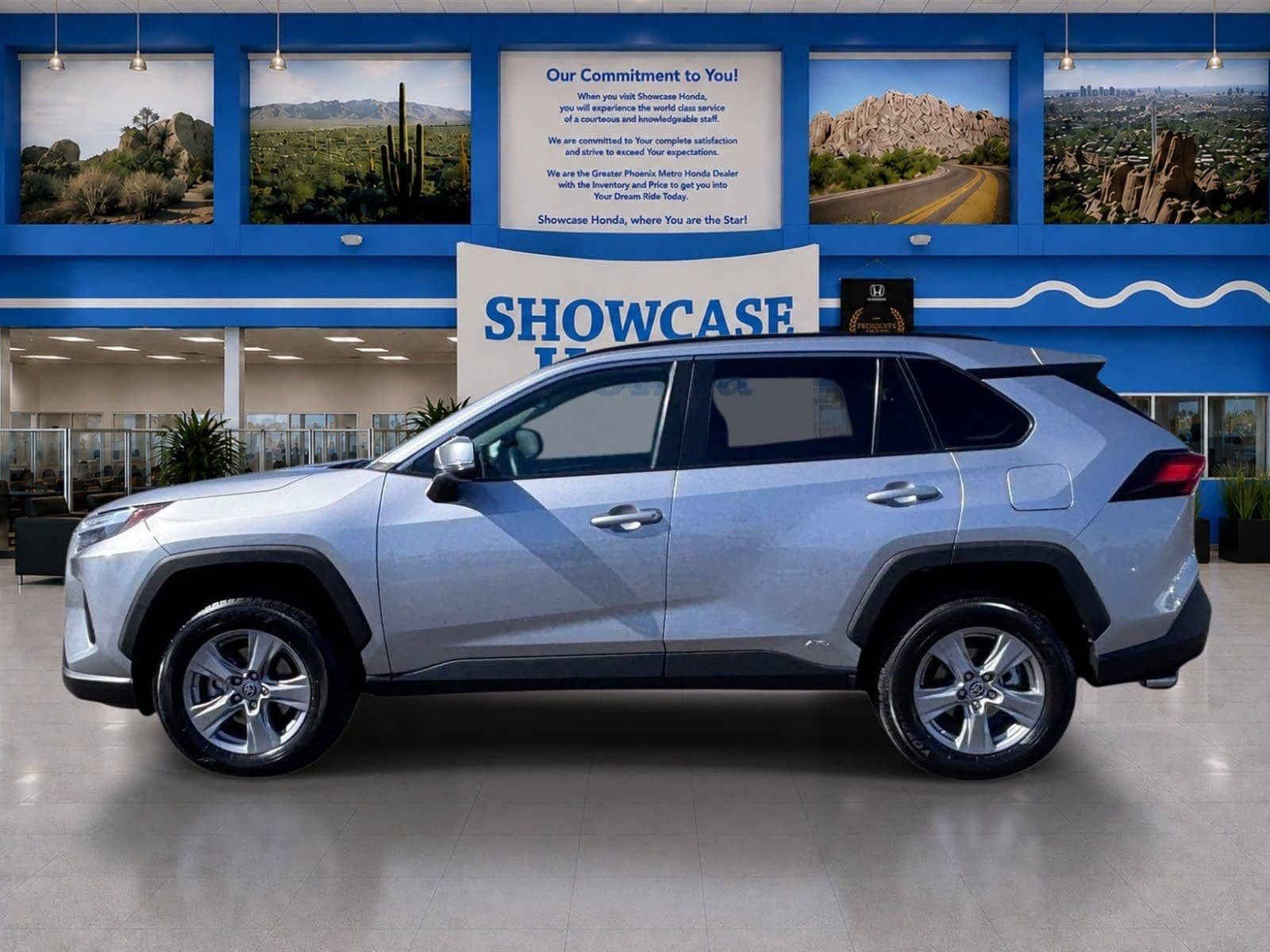 Used 2023 Toyota RAV4 LE AWD/4WD image 4