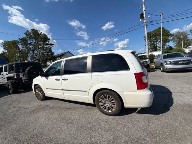 Used 2011 Chrysler Town & Country Limited FWD image 25