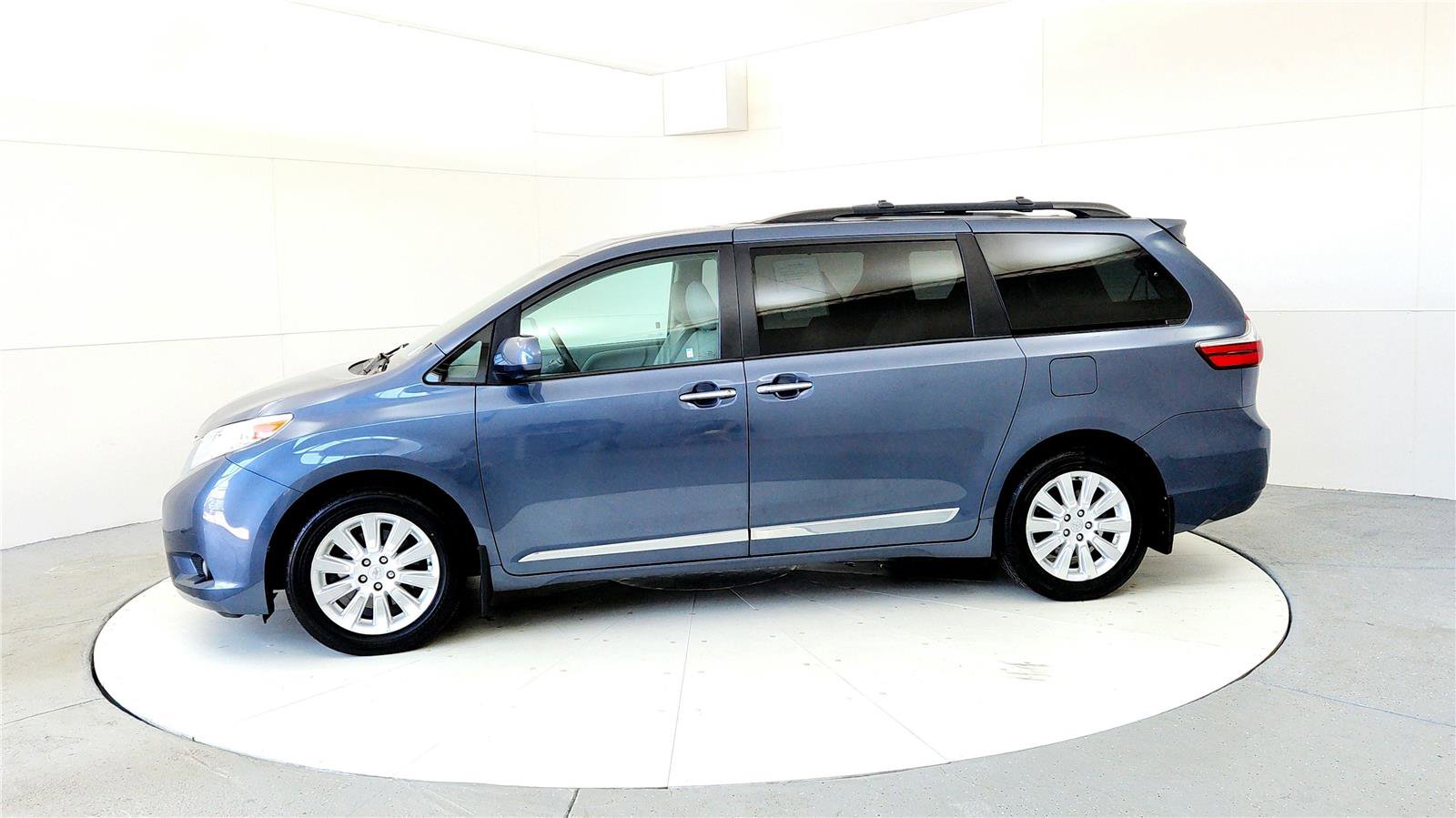 Used 2016 Toyota Sienna XLE Premium w/ Protection Package AWD/4WD image 3