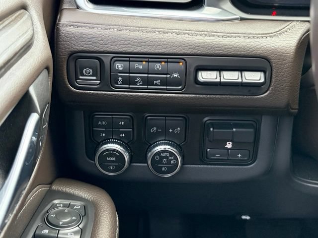 Used 2023 GMC Yukon XL Denali w/ Advanced Technology Package AWD/4WD image 22