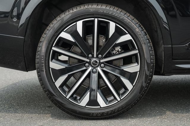 New 2026 Volvo XC90 T8 Plus w/ Protection Package Premier AWD/4WD image 18