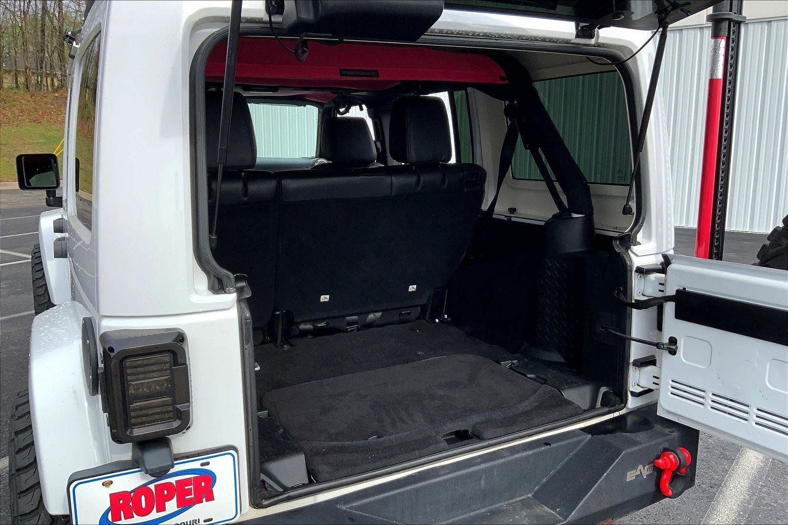 Used 2016 Jeep Wrangler Unlimited Sahara w/ Dual Top Group image 23