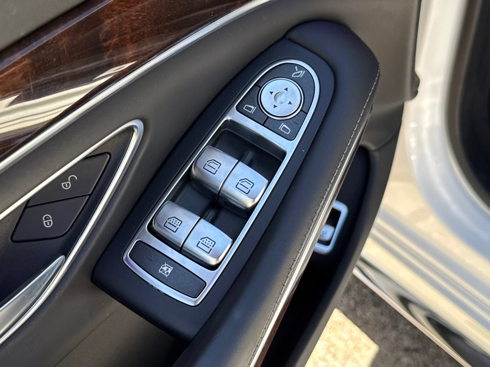 Used 2019 Mercedes-Benz S 63 AMG S 4MATIC Sedan image 23