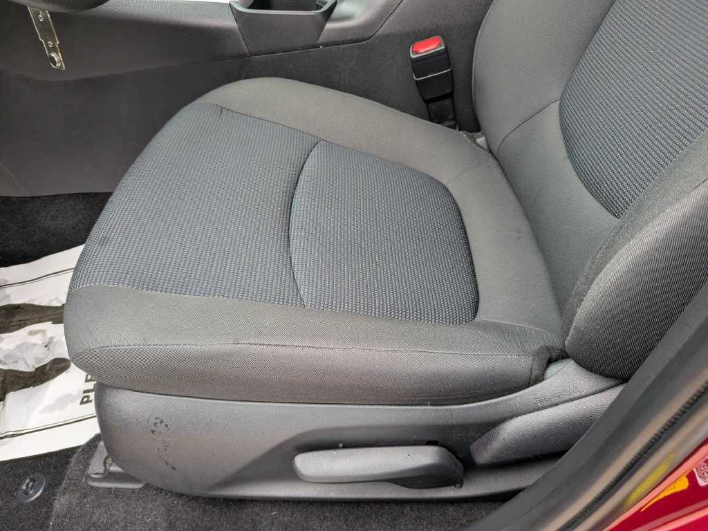 Used 2022 Toyota RAV4 LE FWD image 22