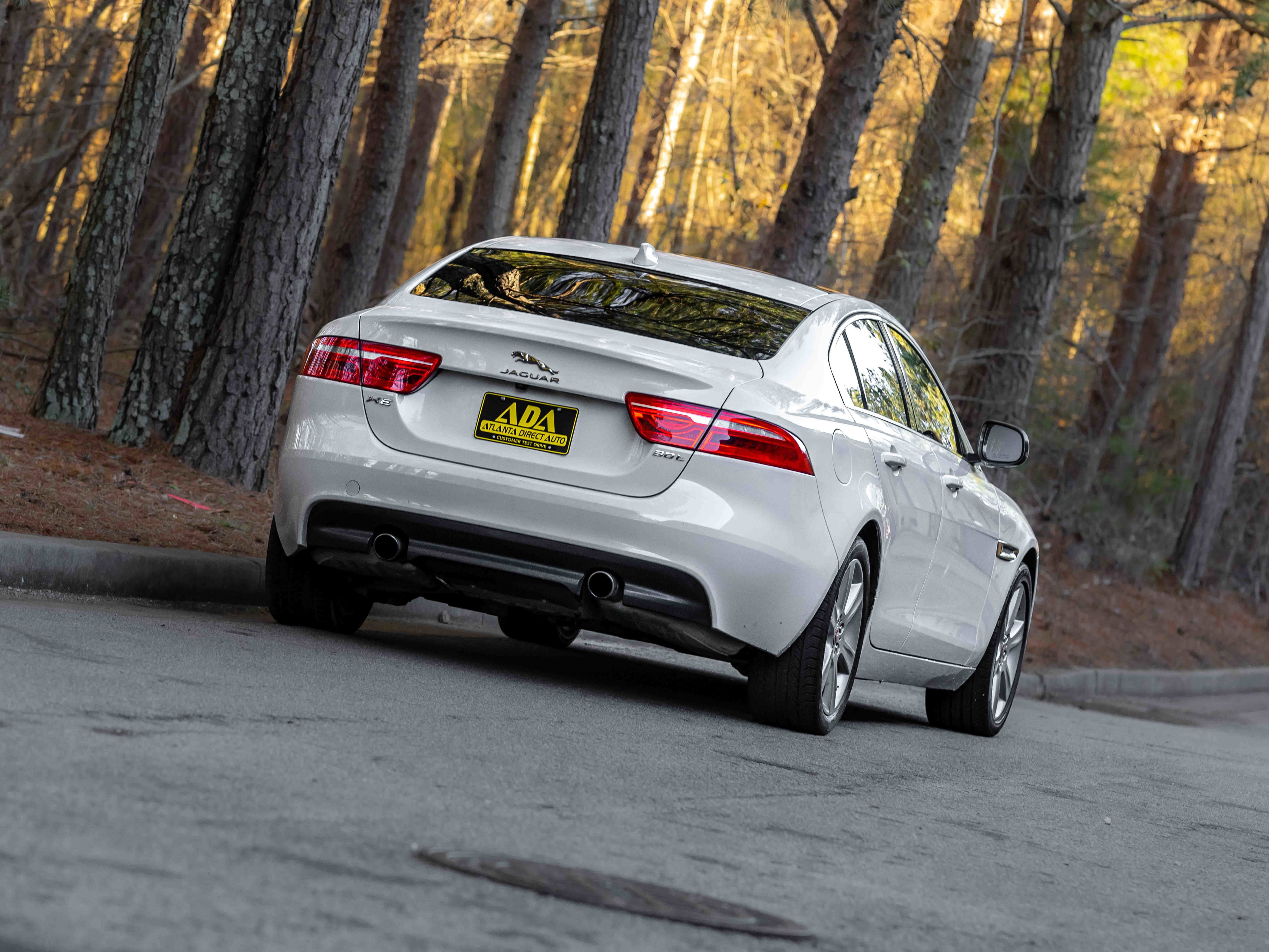 Used 2019 Jaguar XE Premium image 52