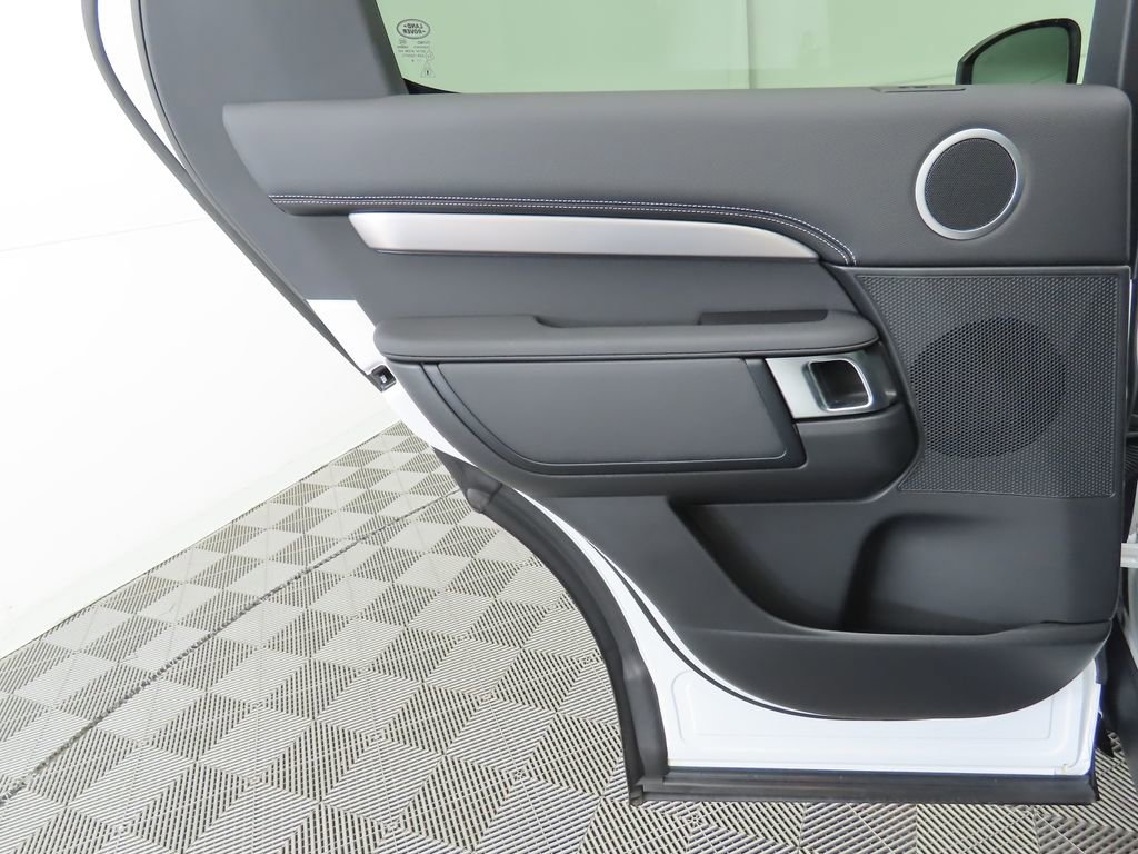 Used 2024 Land Rover Discovery Dynamic SE image 26