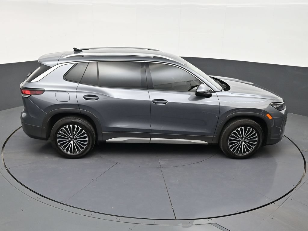 Used 2025 Volkswagen Tiguan S FWD image 17