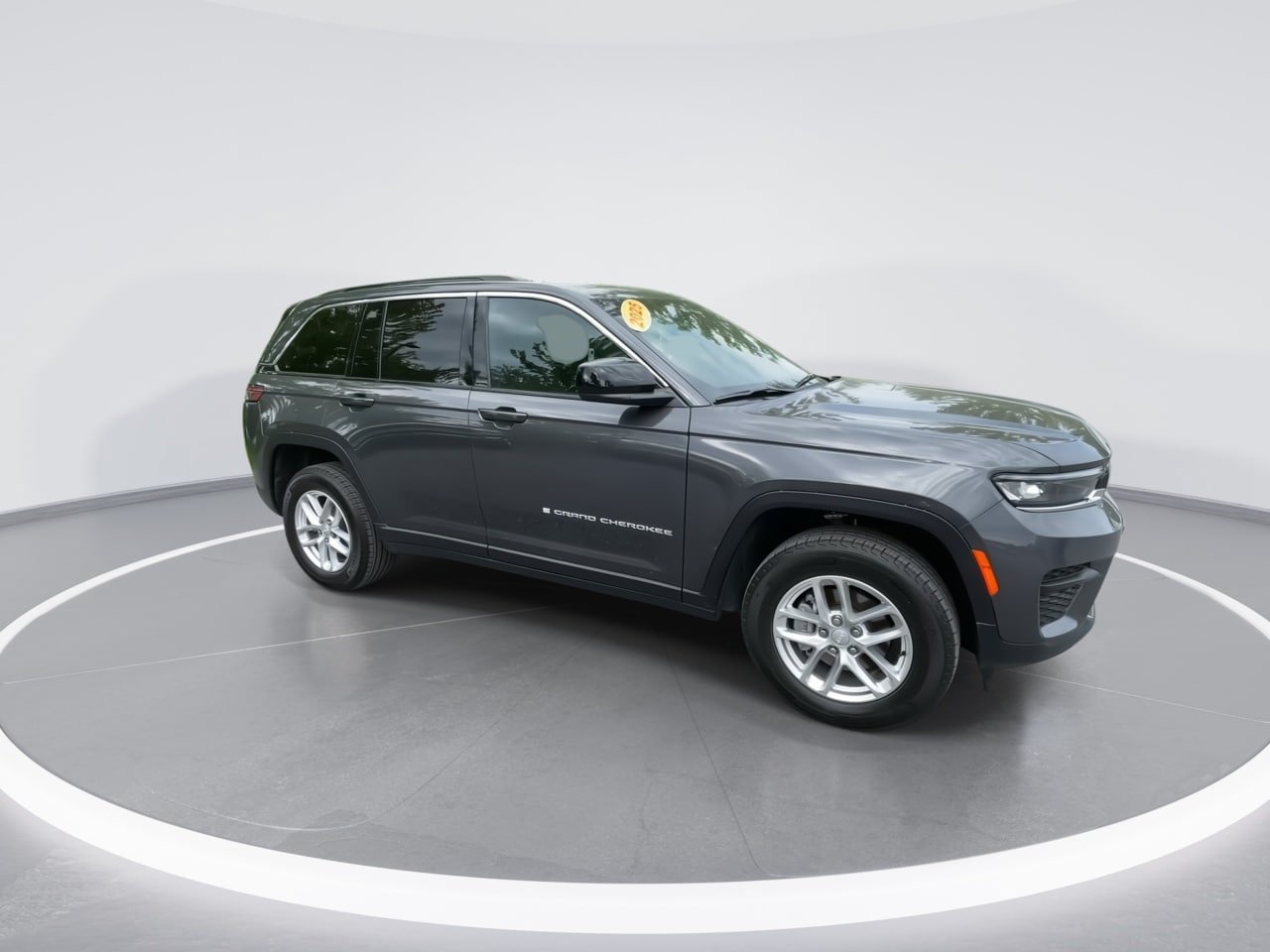Used 2025 Jeep Grand Cherokee Laredo X AWD/4WD image 24