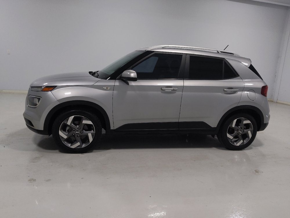 Used 2025 Hyundai Venue SEL FWD image 2
