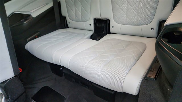 Used 2023 BMW X7 xDrive40i w/ M Sport Package image 32