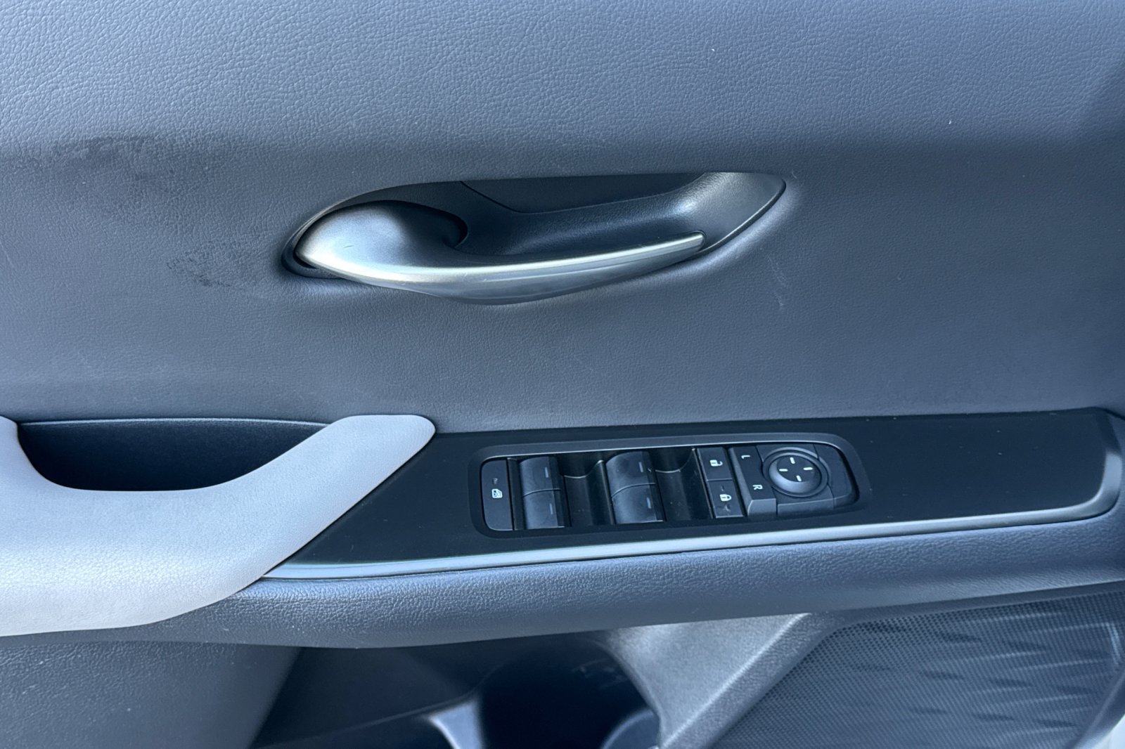 Used 2025 Lexus UX 300h FWD w/ Accessory Package (Z2) image 10