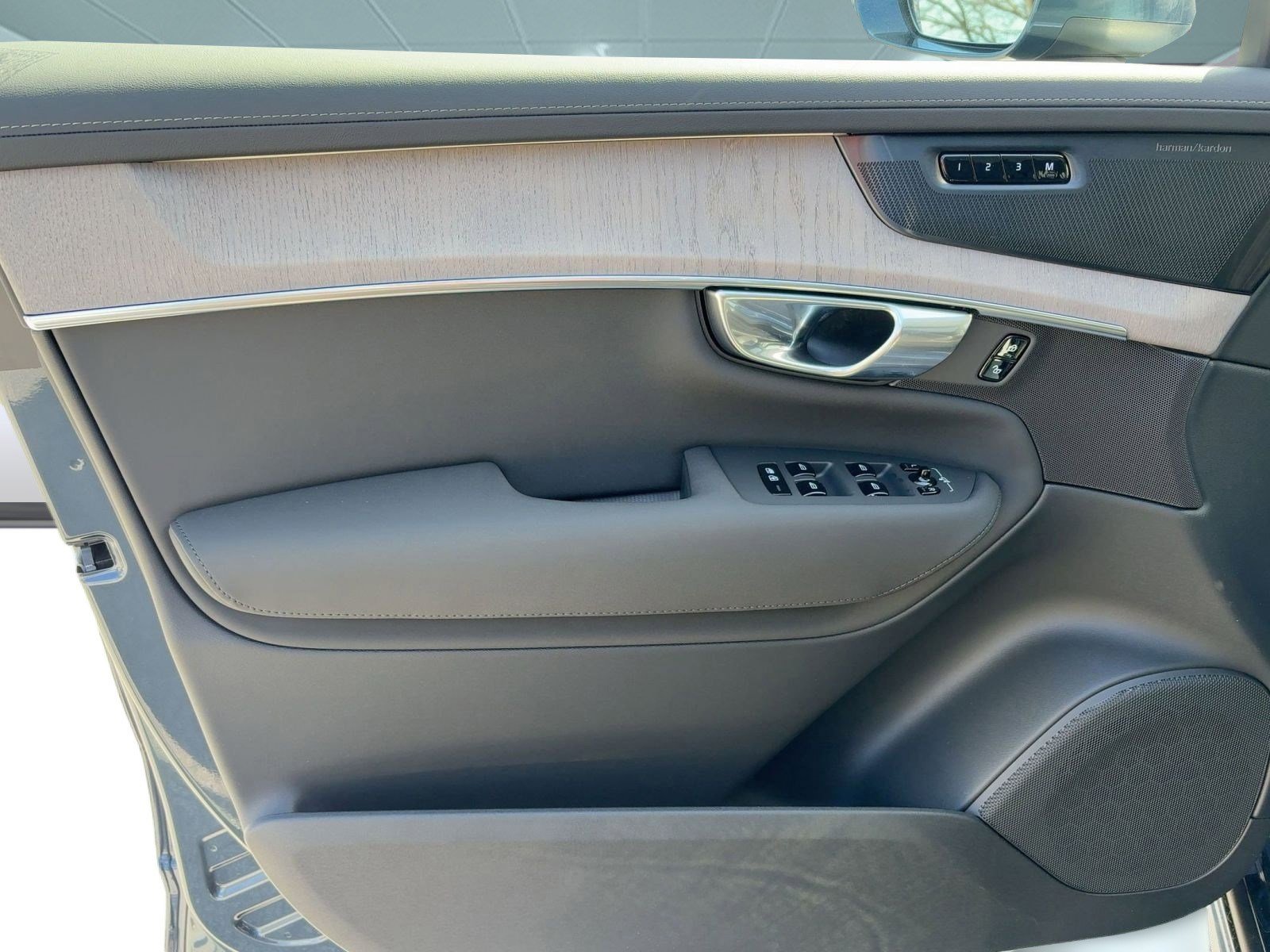 New 2026 Volvo XC90 T8 Ultra w/ Protection Package Premier image 26