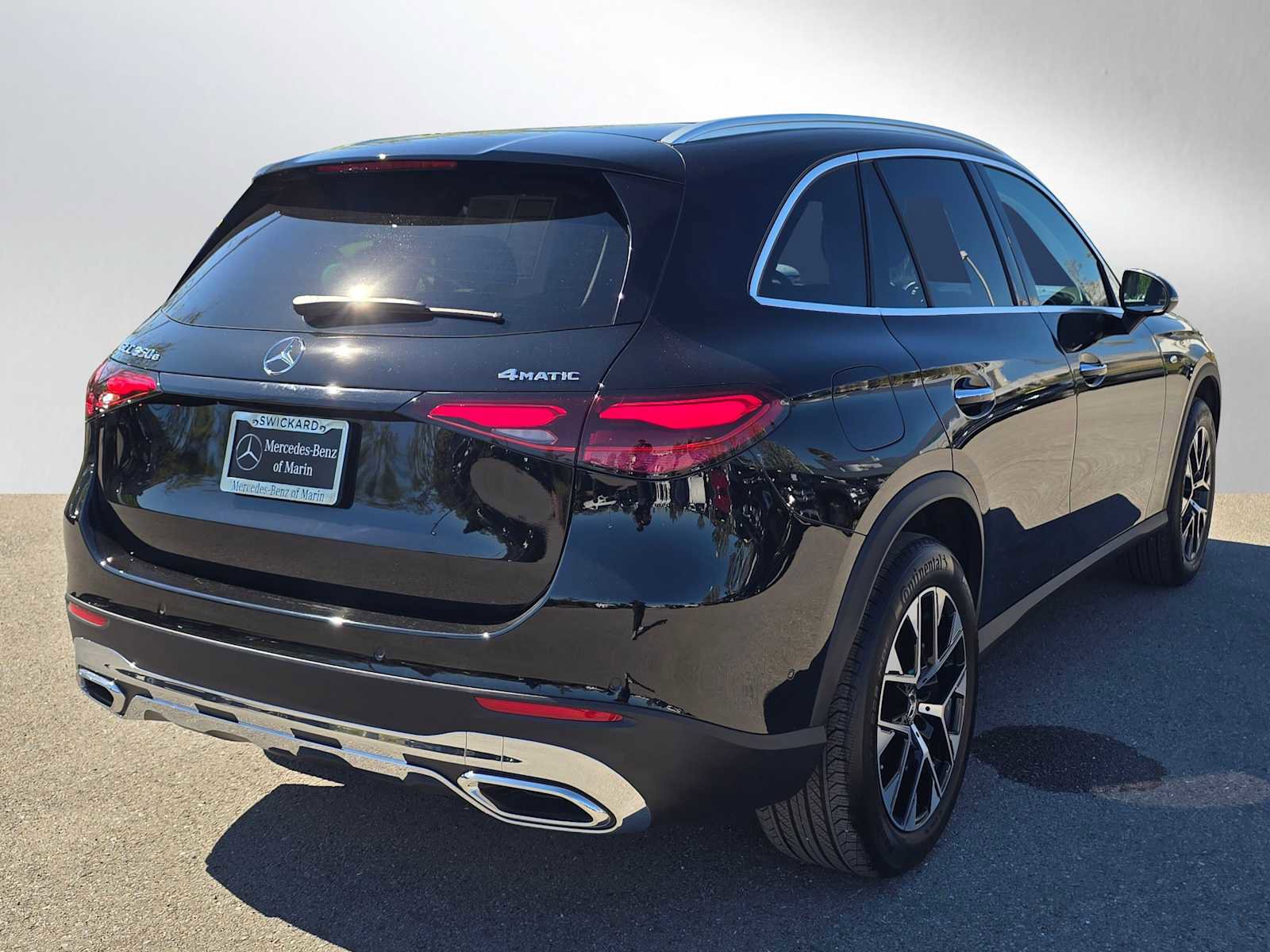 Used 2025 Mercedes-Benz GLC 350e 4MATIC image 3
