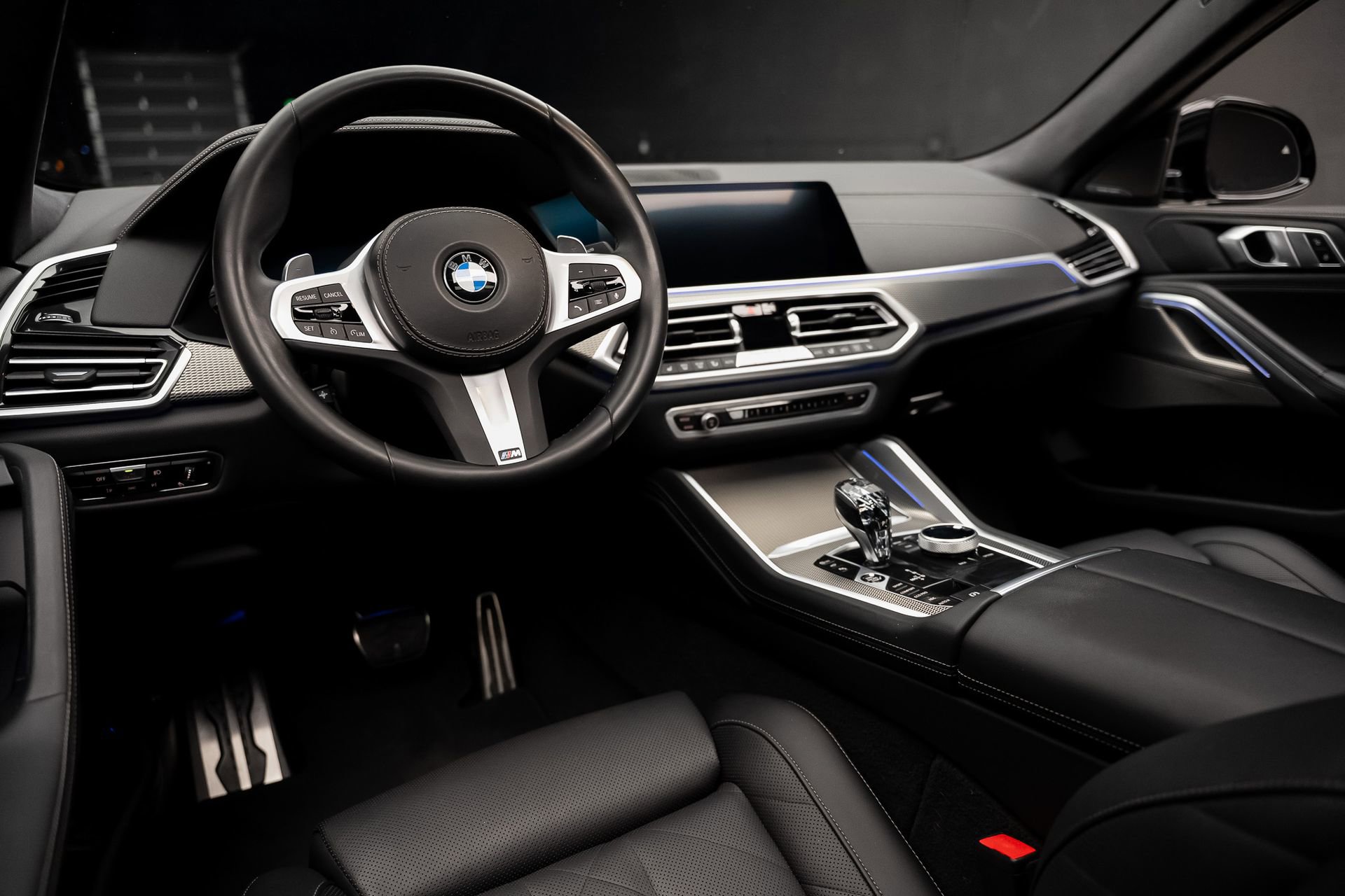Used 2023 BMW X6 xDrive40i w/ M Sport Package AWD/4WD image 2