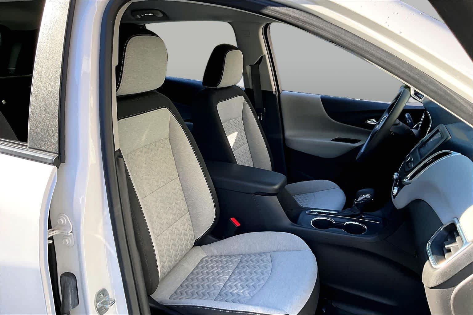Used 2023 Chevrolet Equinox LS w/ Midnight Edition FWD image 9