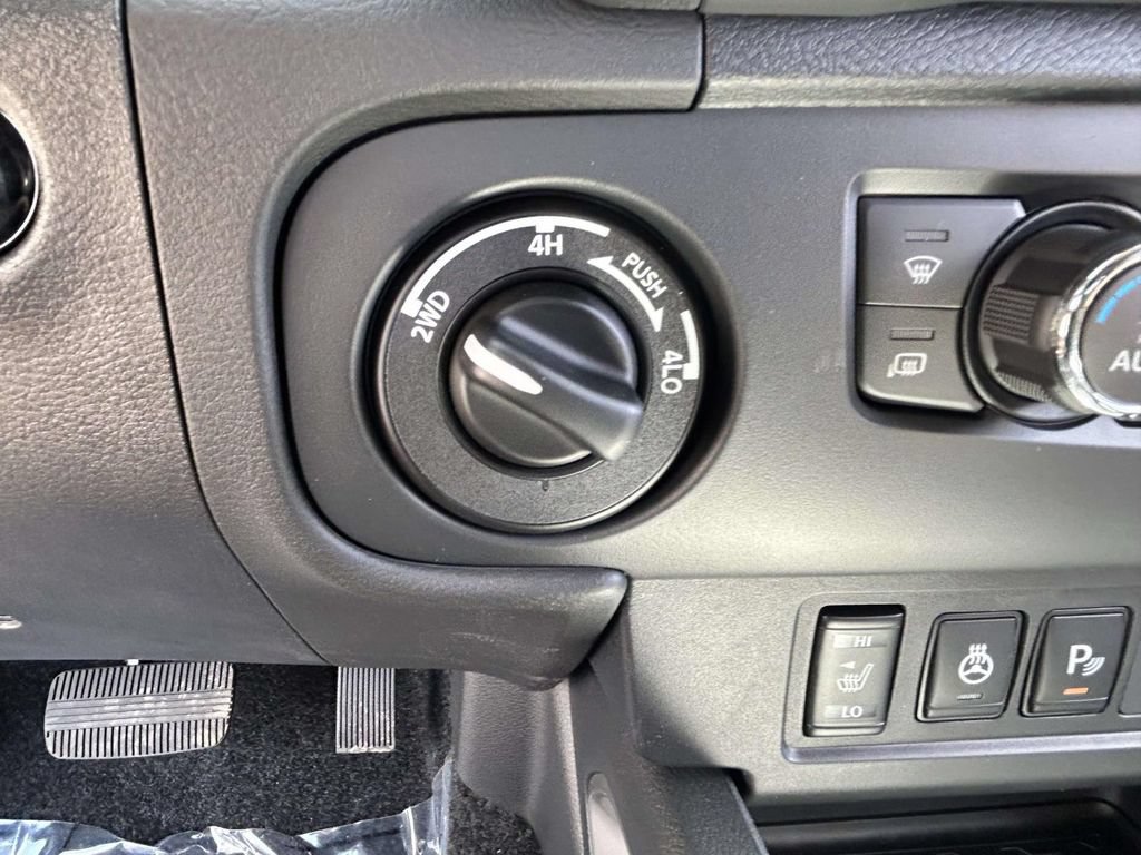 New 2026 Nissan Frontier SV w/ SV Convenience Package AWD/4WD image 18