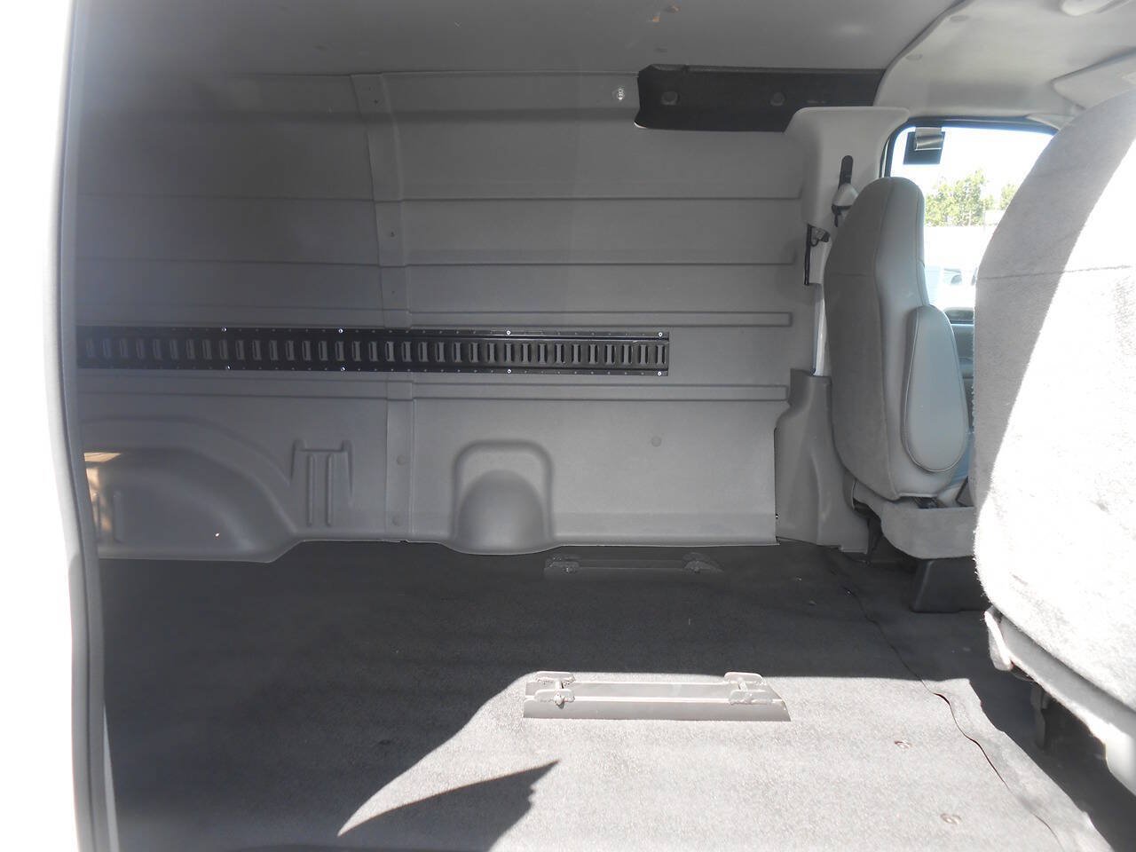 Used 2006 Ford E-250 and Econoline 250 Extended RWD image 14