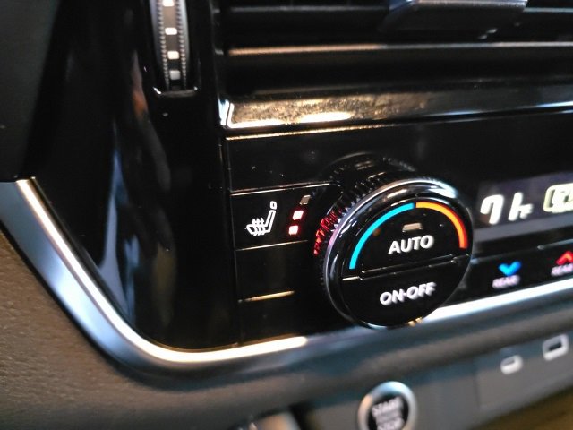 Used 2023 Nissan Rogue SL w/ SL Premium Package image 31