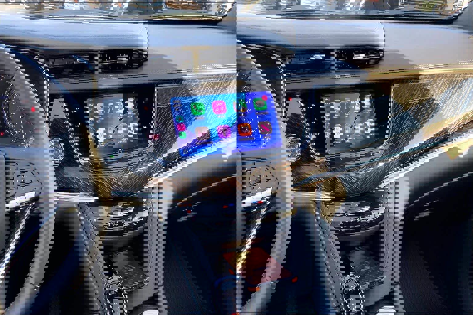 Used 2025 Cadillac XT6 Premium Luxury w/ Technology Package image 7