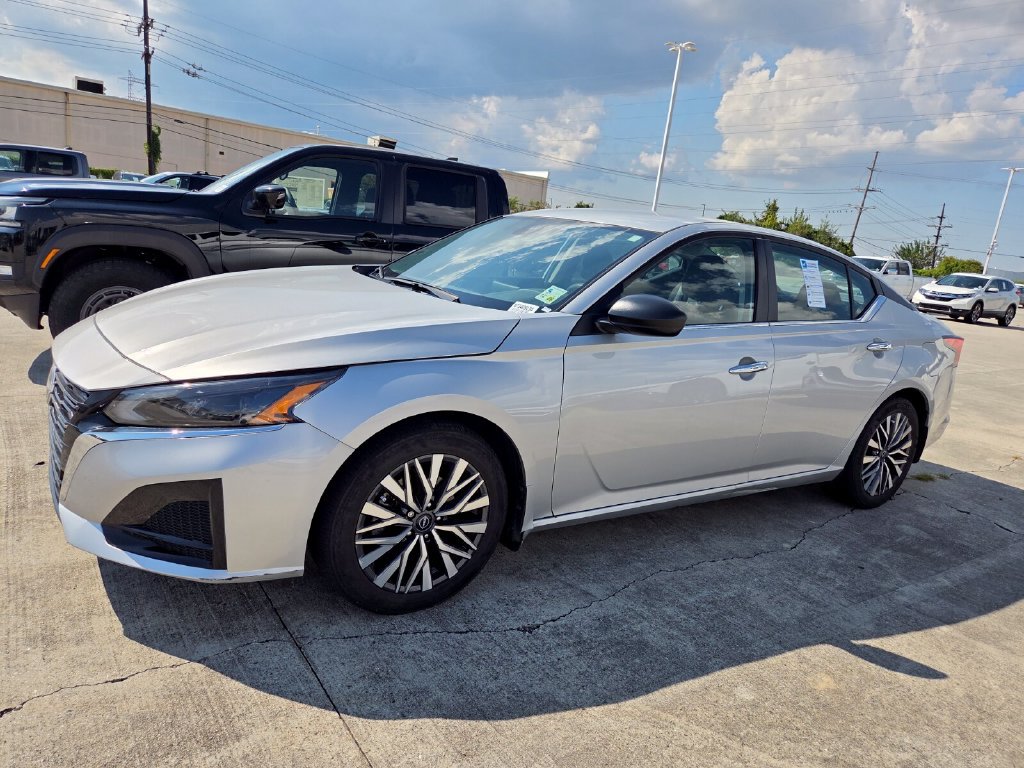 Used 2024 Nissan Altima 2.5 SV