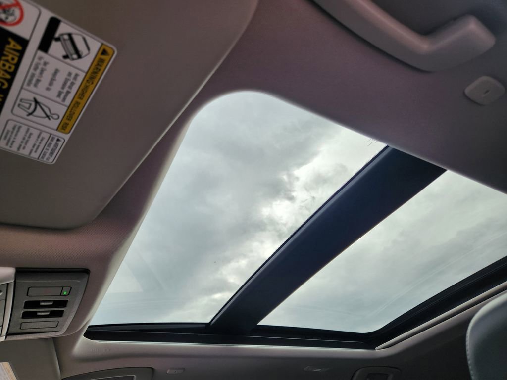 Used 2022 Nissan Rogue Platinum w/ Head-Up Display Package image 10