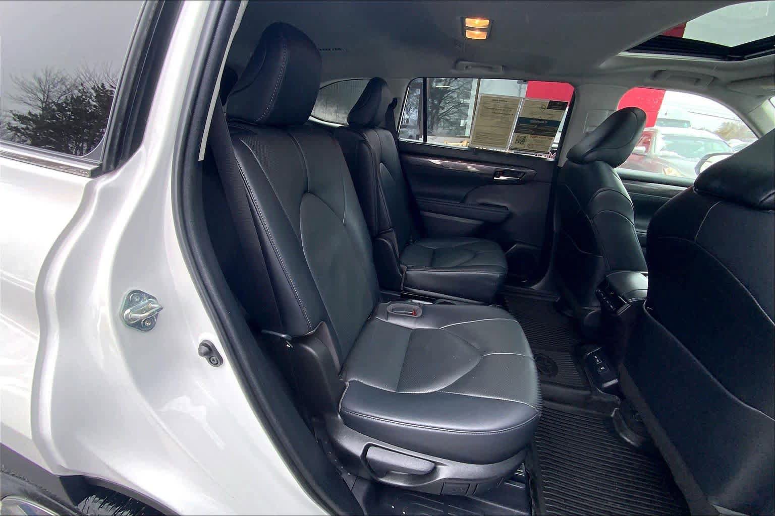 Used 2023 Toyota Highlander Limited AWD/4WD image 18