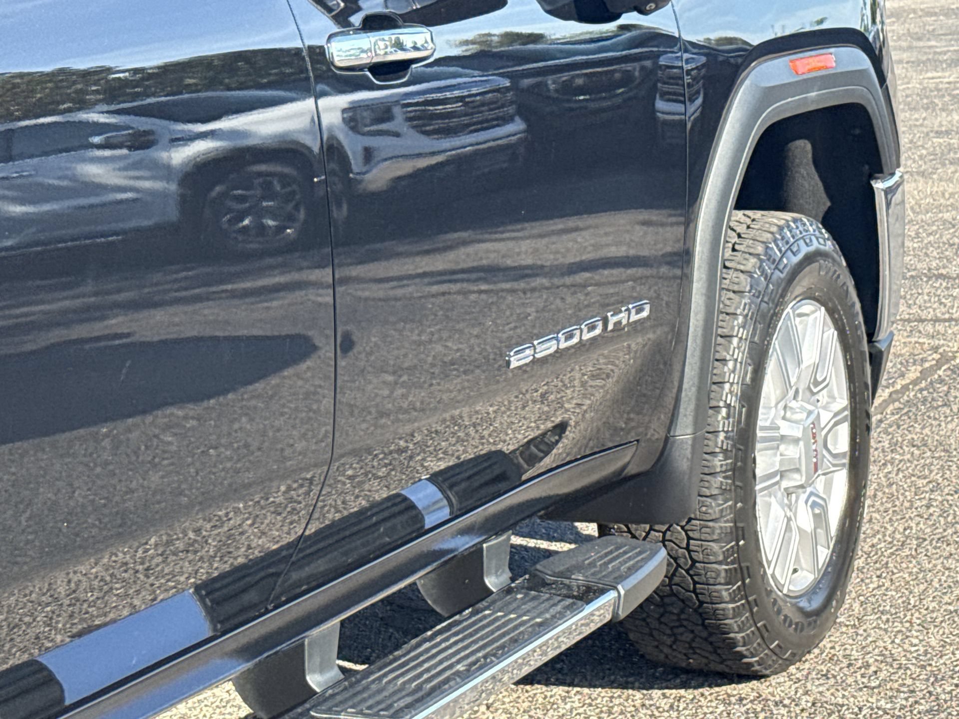 Certified 2022 GMC Sierra 2500 SLT w/ SLT Premium Package AWD/4WD image 39