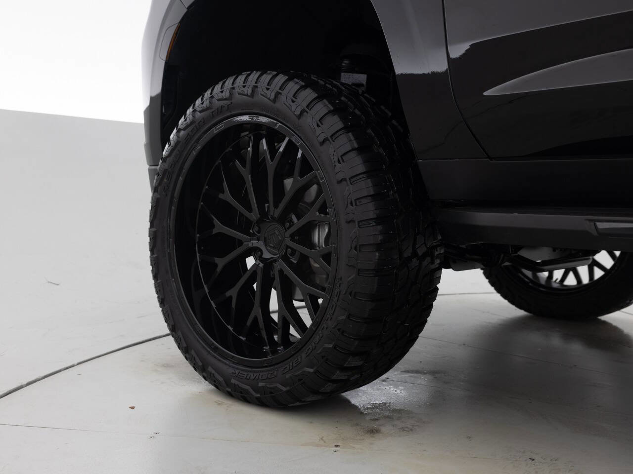 Used 2023 Chevrolet Suburban RST image 17