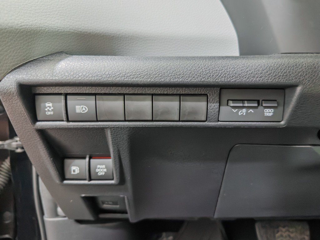 Used 2025 Toyota Sienna XLE AWD/4WD image 29
