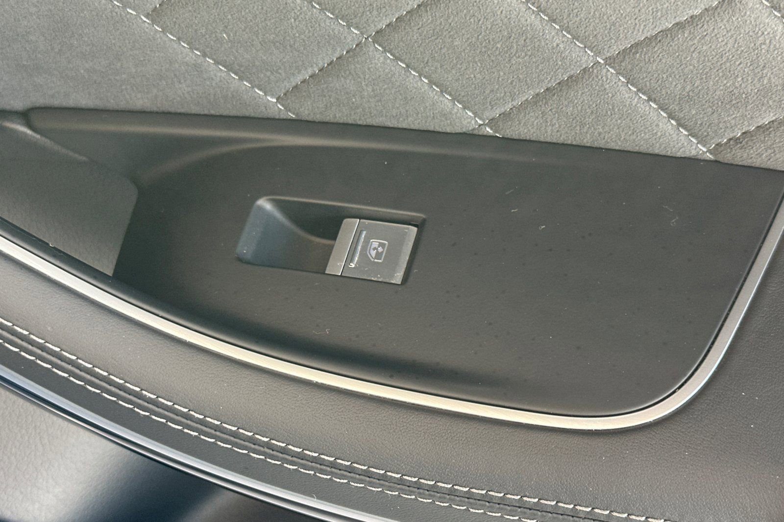 Used 2023 Audi S8 w/ S8 Comfort Plus Package image 21