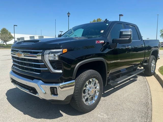 Used 2024 Chevrolet Silverado 3500 LTZ w/ LTZ Plus Package AWD/4WD image 3