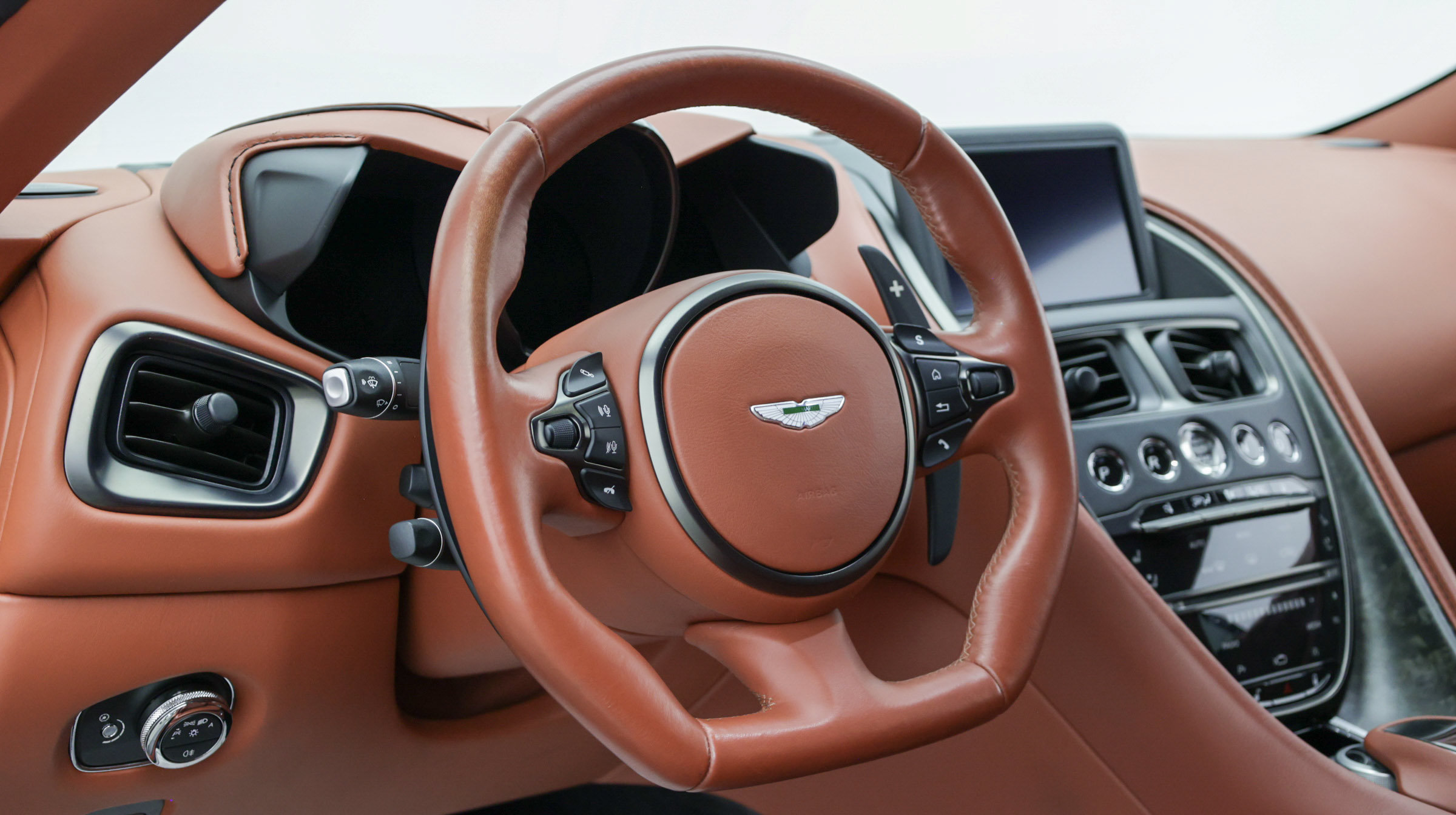 Used 2019 Aston Martin DBS Superleggera RWD image 24