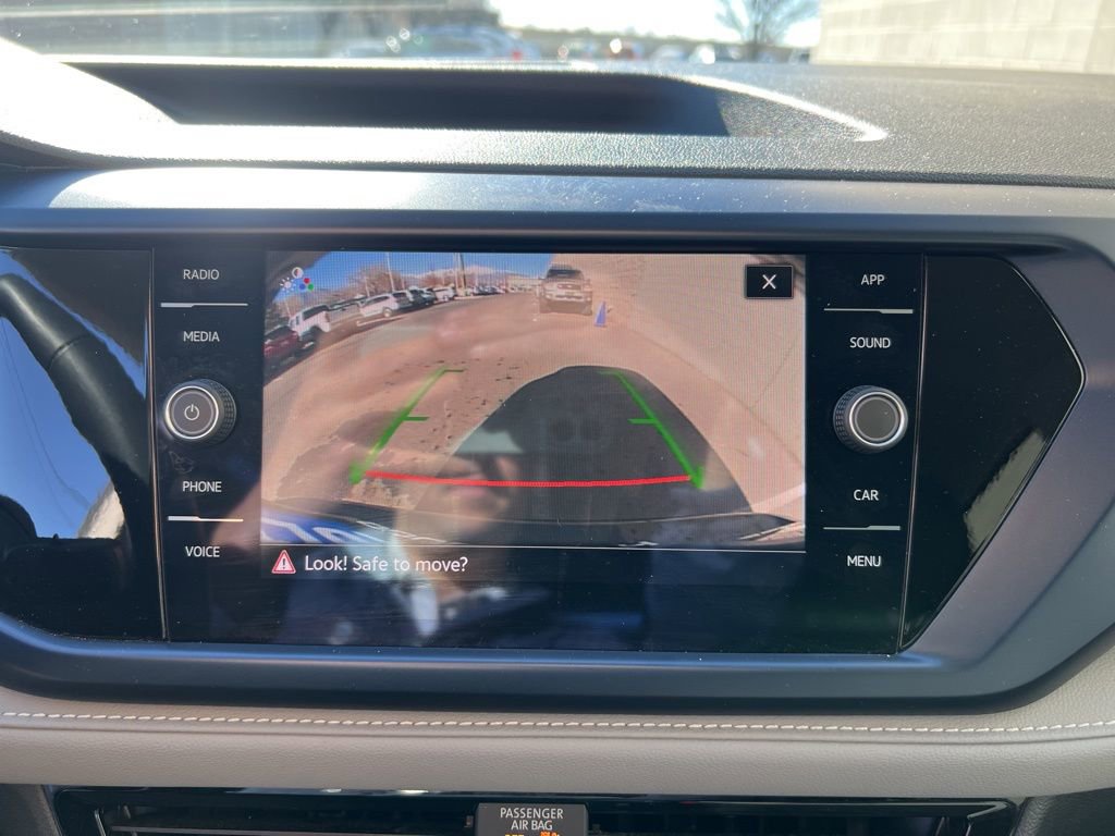 Used 2024 Volkswagen Taos SE image 17