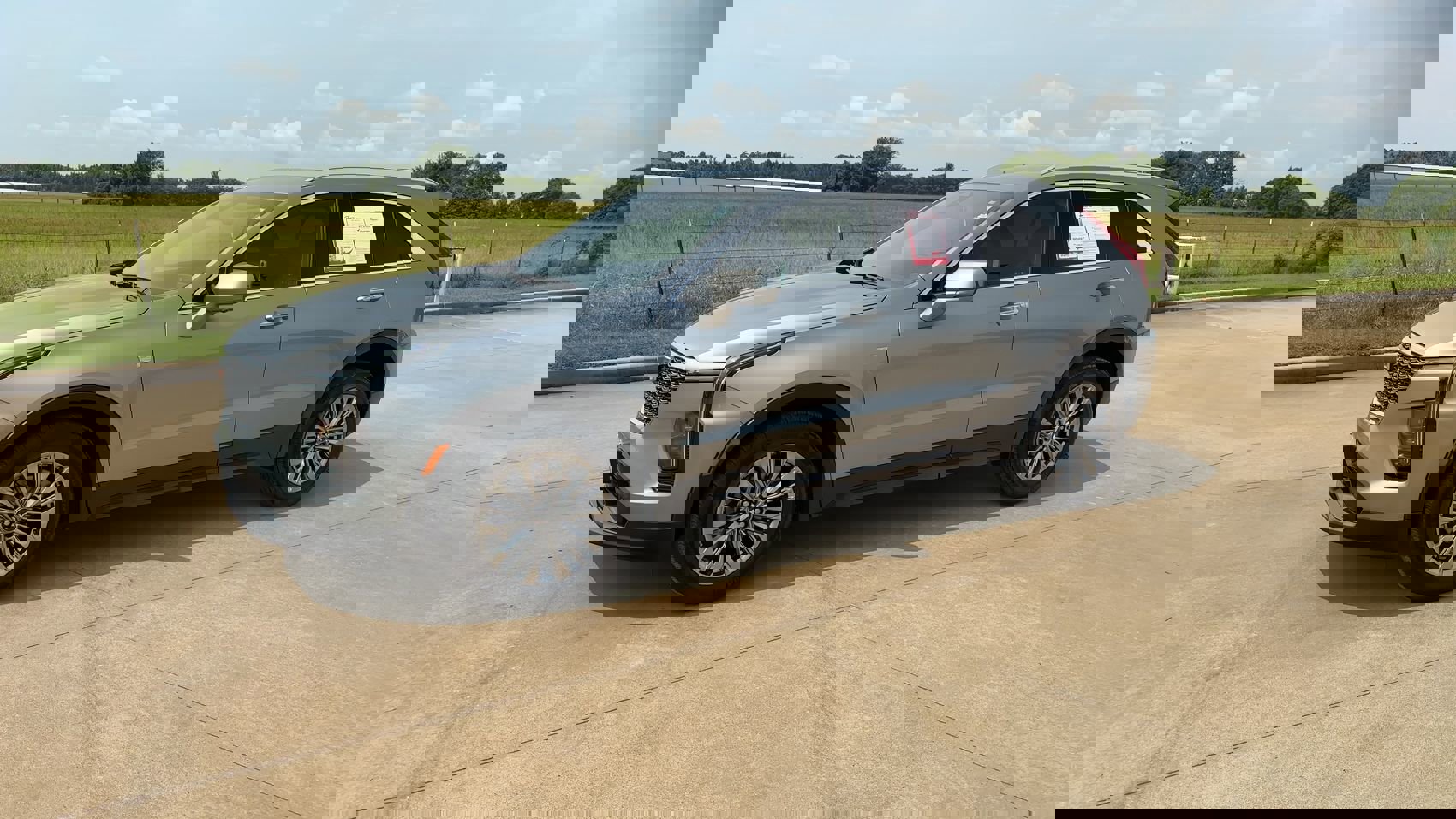 Used 2025 Cadillac XT4 Premium Luxury image 4