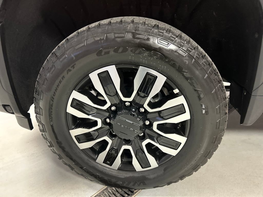 Used 2025 GMC Sierra 2500 Denali Ultimate AWD/4WD image 9
