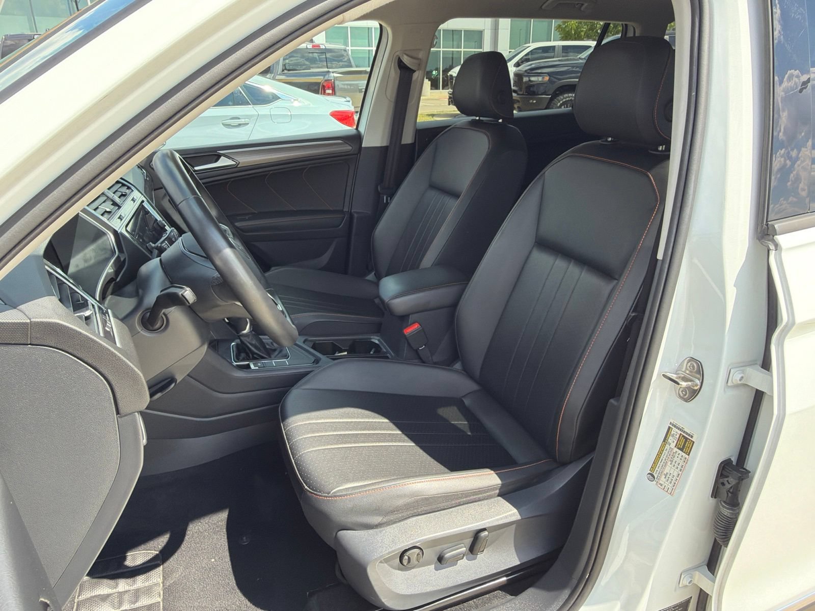 Used 2024 Volkswagen Tiguan SE FWD image 14