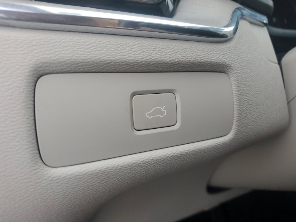 Used 2023 Volvo XC60 B5 Plus FWD image 27