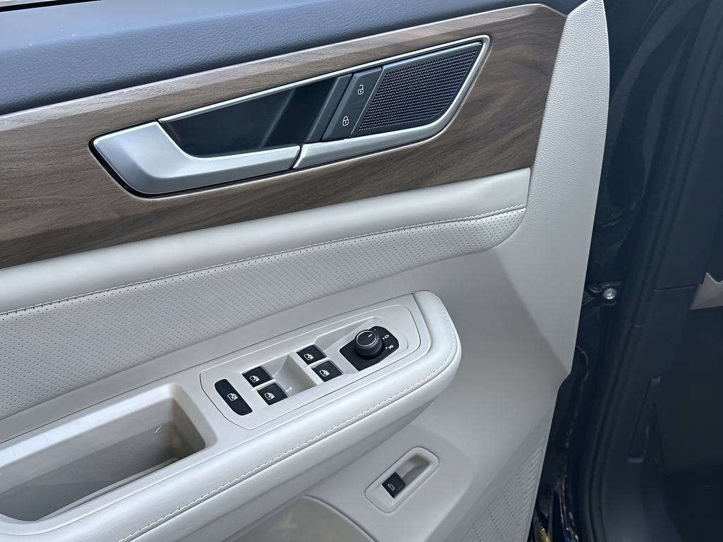 New 2026 Volkswagen Atlas SE FWD image 13