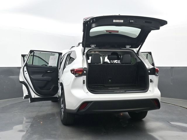 Used 2022 Toyota Highlander XLE image 38