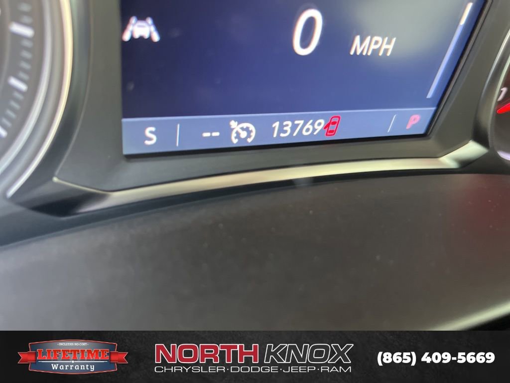 Used 2024 GMC Terrain SLT image 30