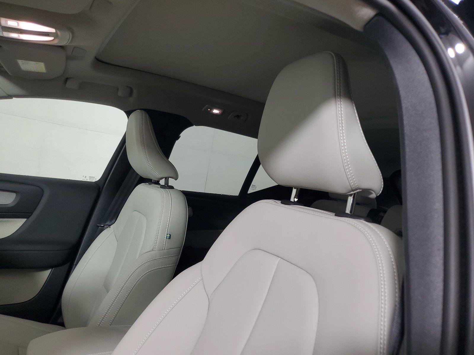 New 2026 Volvo XC40 B5 Plus w/ Protection Package Premier AWD/4WD image 23