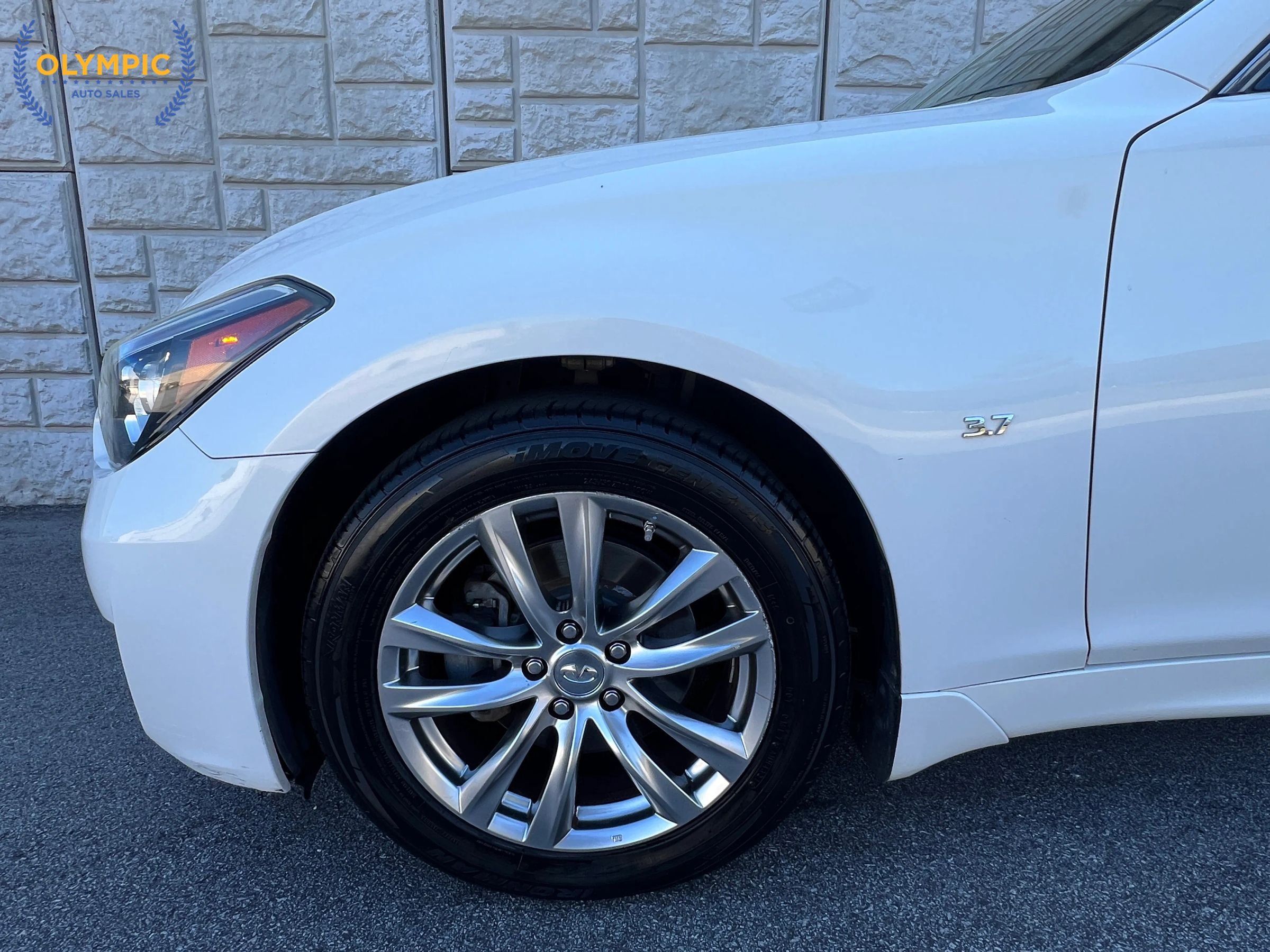 Used 2015 INFINITI Q70 3.7 RWD image 9