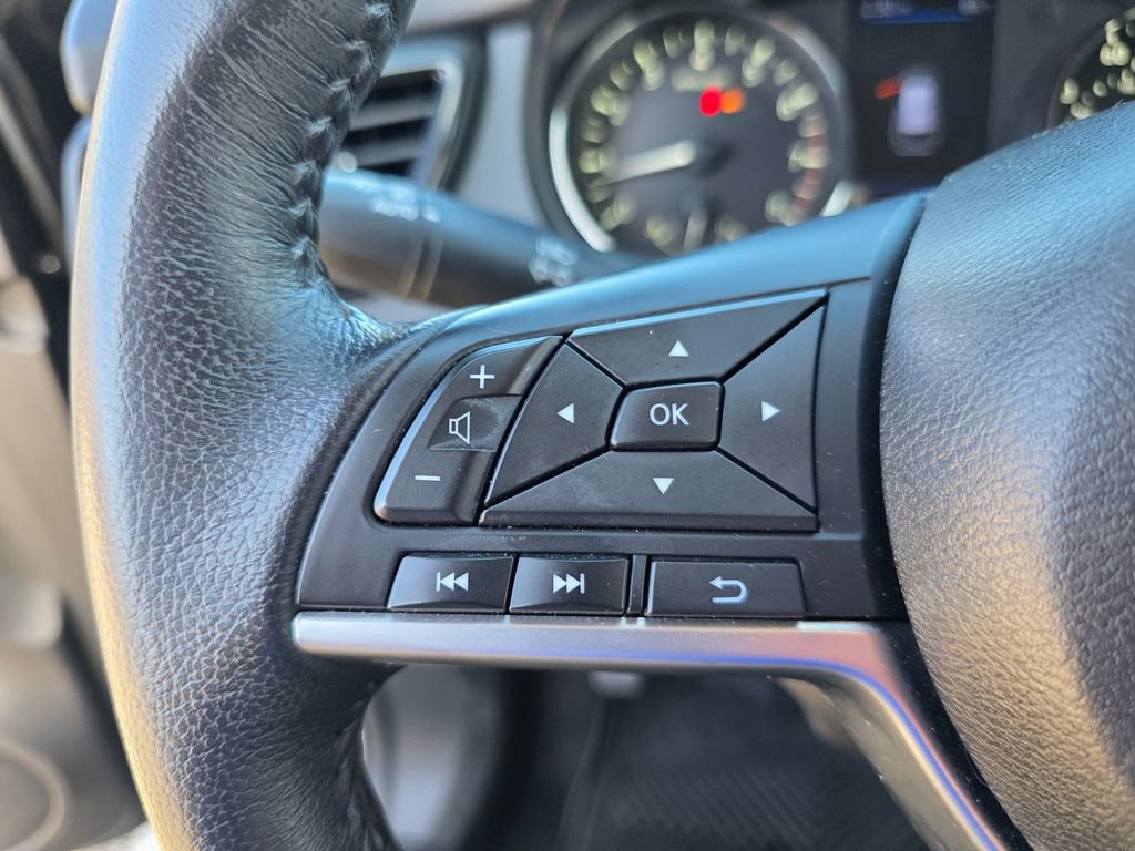 Used 2018 Nissan Rogue SV image 23