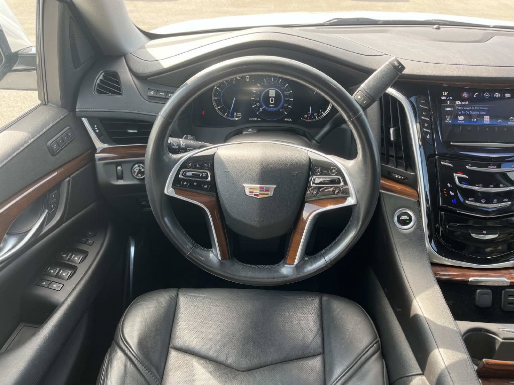 Used 2018 Cadillac Escalade ESV Premium Luxury AWD/4WD image 14