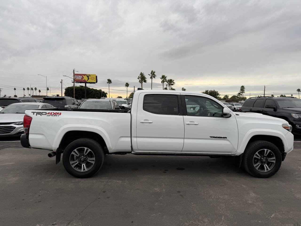 Used 2017 Toyota Tacoma TRD Sport w/ Tow Package image 12