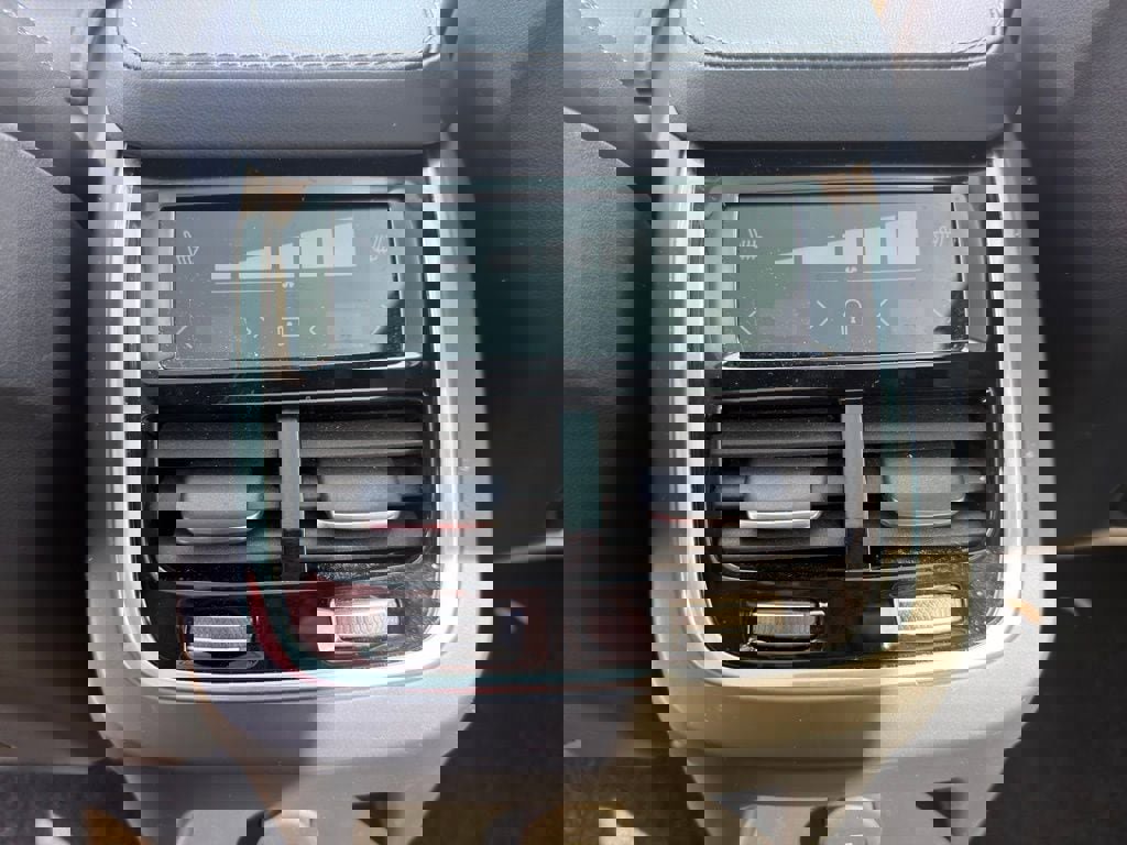 Used 2024 Volvo XC90 T8 Ultimate w/ Lounge Package image 35