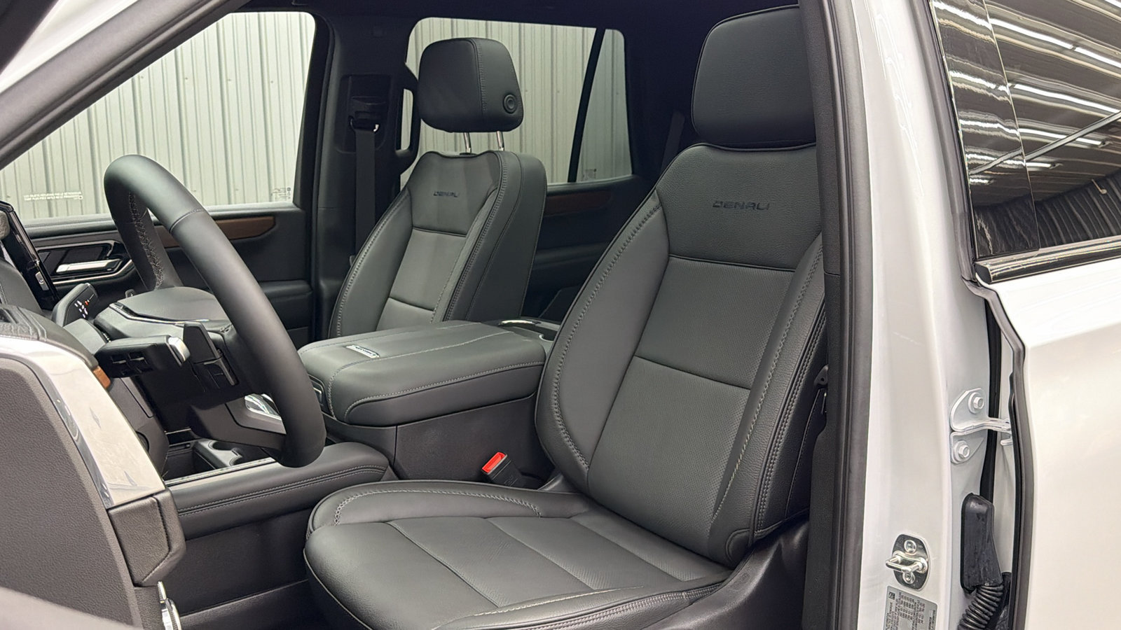 Used 2026 GMC Yukon Denali w/ Sun & Power Step Package AWD/4WD image 29
